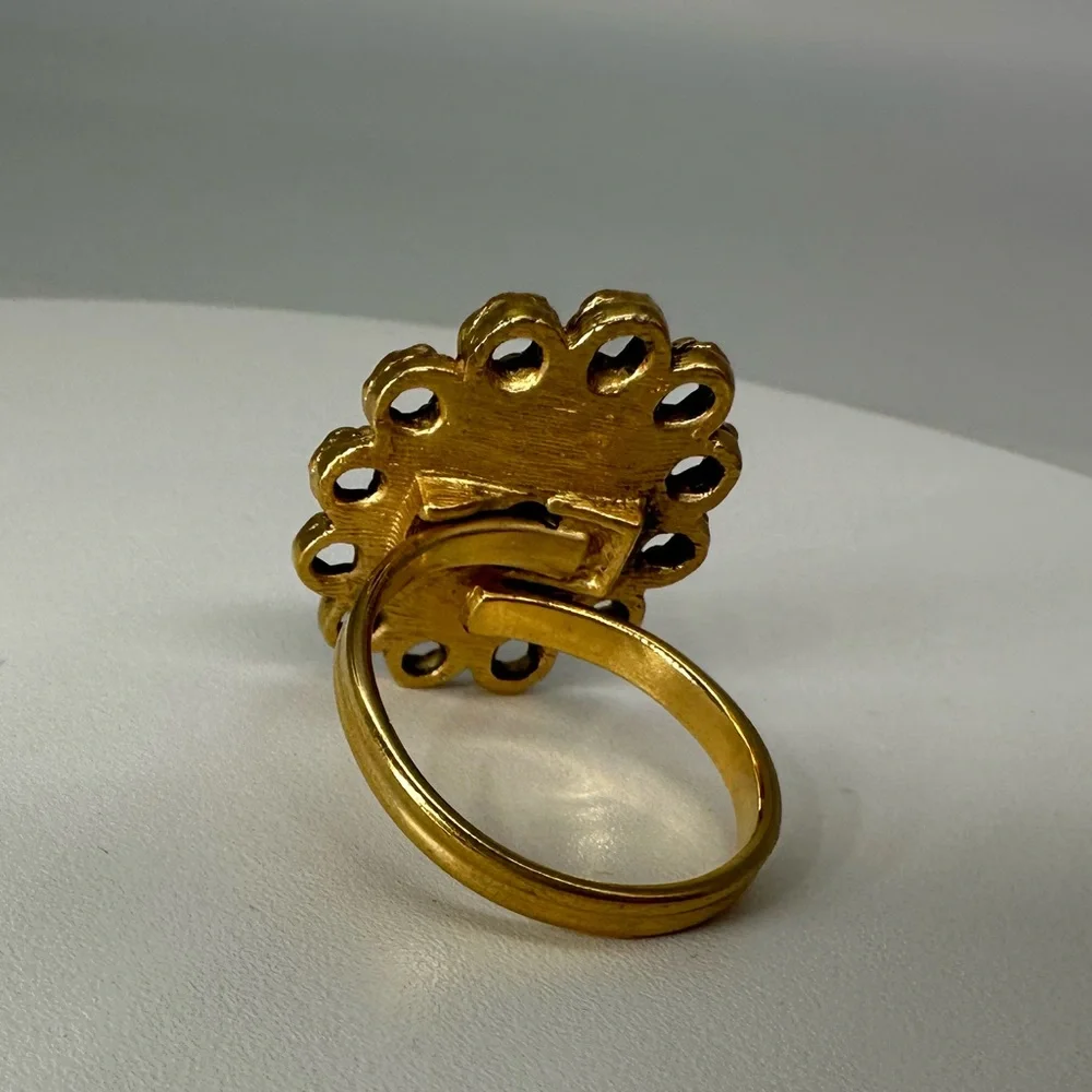 VINTAGE SARAH COVENTRY “Portrait” Adjustable Multi size COLLECTABLE RING 1970’s - Picture 5 of 6